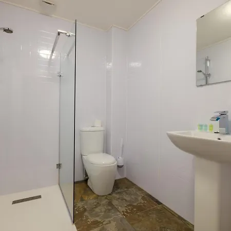 Отель Station - Free Off-site Health Club Access With Pool, Sauna, Steam & Gym Уиндермир