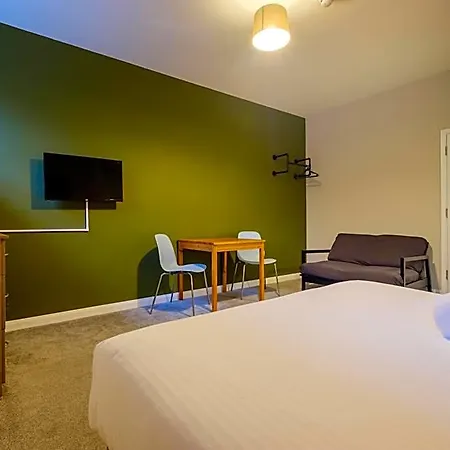 Hotel Station - Free Off-site Health Club Access With Pool, Sauna, Steam & Gym